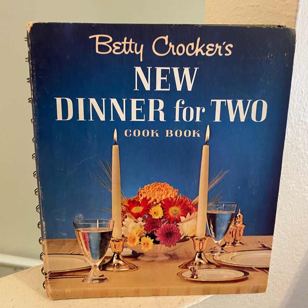 Betty Crocker. Vintage.  "New Dinner for Two" Cookbook. 1964. Hardback.